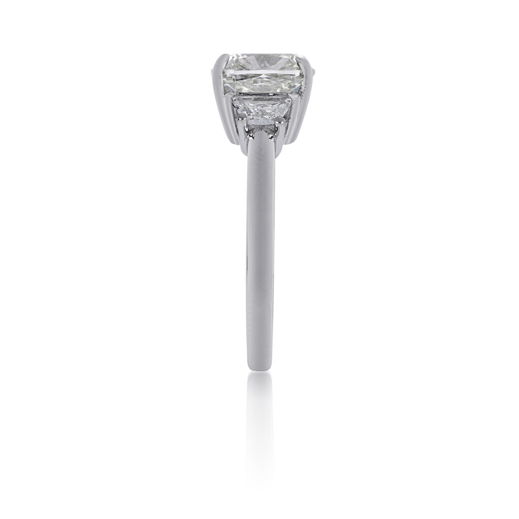 18K white gold engagement ring with 3.01-carat cushion cut diamond