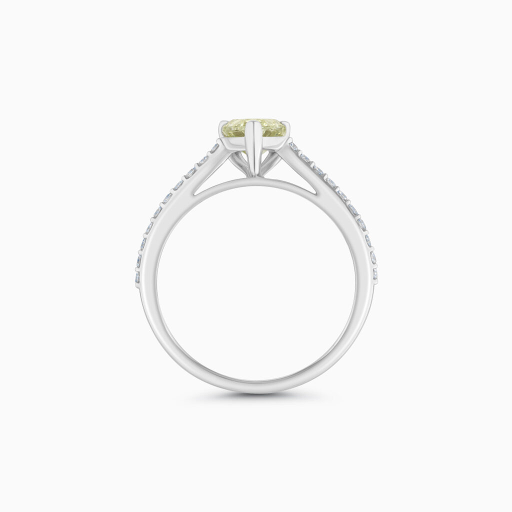 White gold pear-cut diamond ring, 1.08 carat center diamond